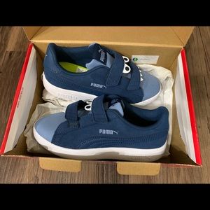 Puma Smash v2 Monster 
Size 2 1/2 - Kids/Enfants